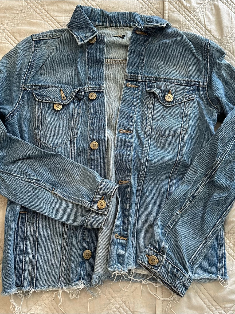 Lee Classic Light Wash Cropped Denim Jacket with Raw Frayed Hem